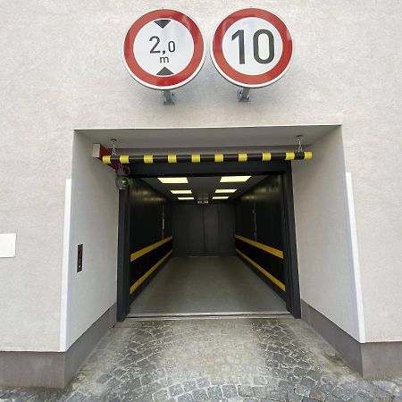 Seven Days Smichov Apartment ปราก ภายนอก รูปภาพ