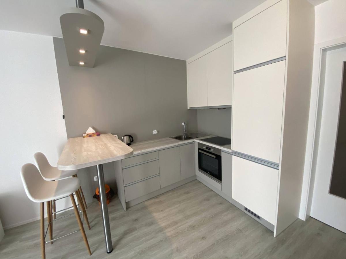 Seven Days Smichov Apartment ปราก ภายนอก รูปภาพ