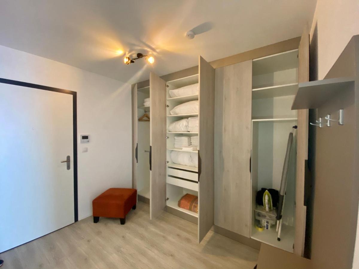 Seven Days Smichov Apartment ปราก ภายนอก รูปภาพ