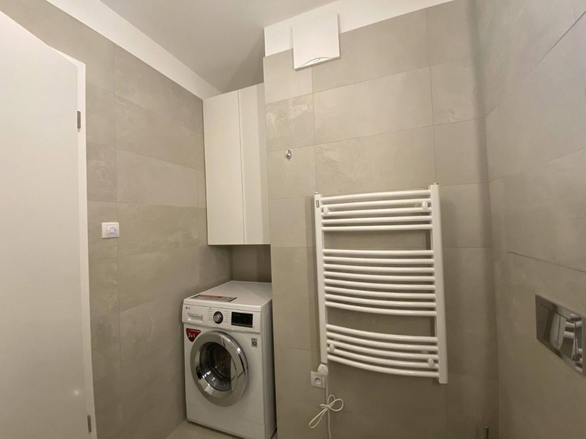 Seven Days Smichov Apartment ปราก ภายนอก รูปภาพ